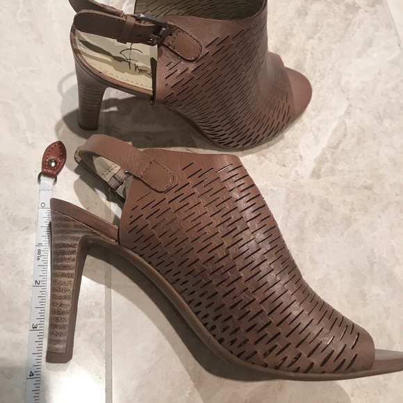 Franco Sarto Tan Heels in Size 6 - Picture 6 of 13